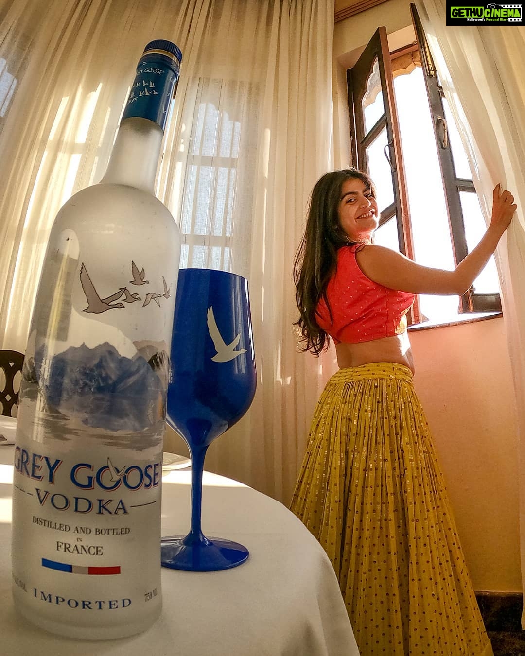 Shenaz Treasurywala Instagram - What moments have you had at home recently that you cherish??? Top replies to be featured in my stories :) ❤️ We take so many things for granted. Like just going down for a walk or meeting a friend at a bar. I’ve had a few unforgettable moments in this lockdown. I’ve learnt to enjoy my own company more than ever. I’ve had some nice moments by the window watching the birds, dancing to my favourite songs, discovering I can cook, more so make cocktails (Grey Goose martinis are yum! 🥳 My joy 💃🏾 - I’ve had a chance to date myself. Excited and looking forward to getting back on the road again but until then I’m still going to live victoriously! #GreyGooseLife #livevictoriously Outfit @yeh_lehenga_nahi_mehenga