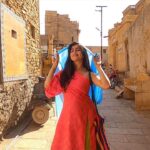 Shenaz Treasurywala Instagram - Best reply gets a small gift 🎁 What do you think of this open invitation card? Would you do it for your wedding? :)Give me one reason why ❤ Add a friend who is most likey next in your group to get married 🎁 #travelwithshenaz #travelhotelsmiles @goproindia @gopro @visitrajasthan @visit_rajasthan_official #jasilmer #rajasthan #ganpati Outfit @yeh_lehenga_nahi_mehenga