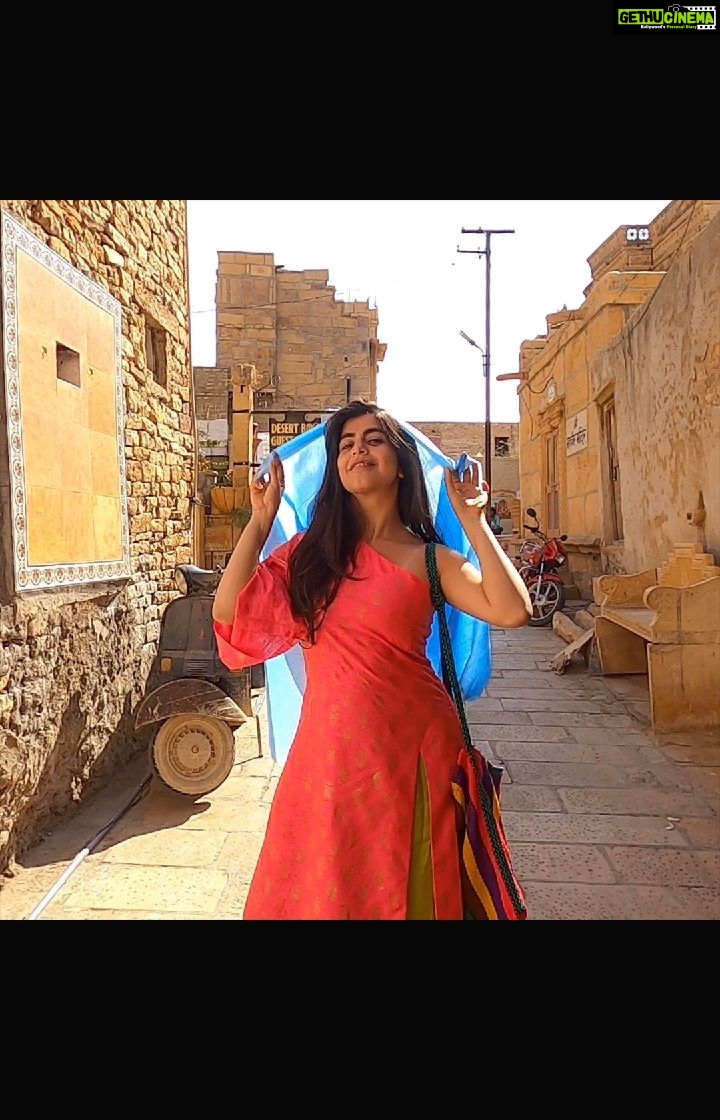 Shenaz Treasurywala Instagram - Best reply gets a small gift 🎁 What do you think of this open invitation card? Would you do it for your wedding? :)Give me one reason why ❤ Add a friend who is most likey next in your group to get married 🎁 #travelwithshenaz #travelhotelsmiles @goproindia @gopro @visitrajasthan @visit_rajasthan_official #jasilmer #rajasthan #ganpati Outfit @yeh_lehenga_nahi_mehenga