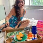 Shenaz Treasurywala Instagram - What are you eating and drinking in lockdown? What’s on your room-service menu today? While I do miss the endless luxury and pampering that comes with the hotel room, for now room service in my own bed will have to do. I brought myself room service today. And then decided to use my balcony to get a tan. #GreyGooseLife #LiveVictoriously #travelwithshenaz Shot on @goproindia Mumbai, Maharashtra