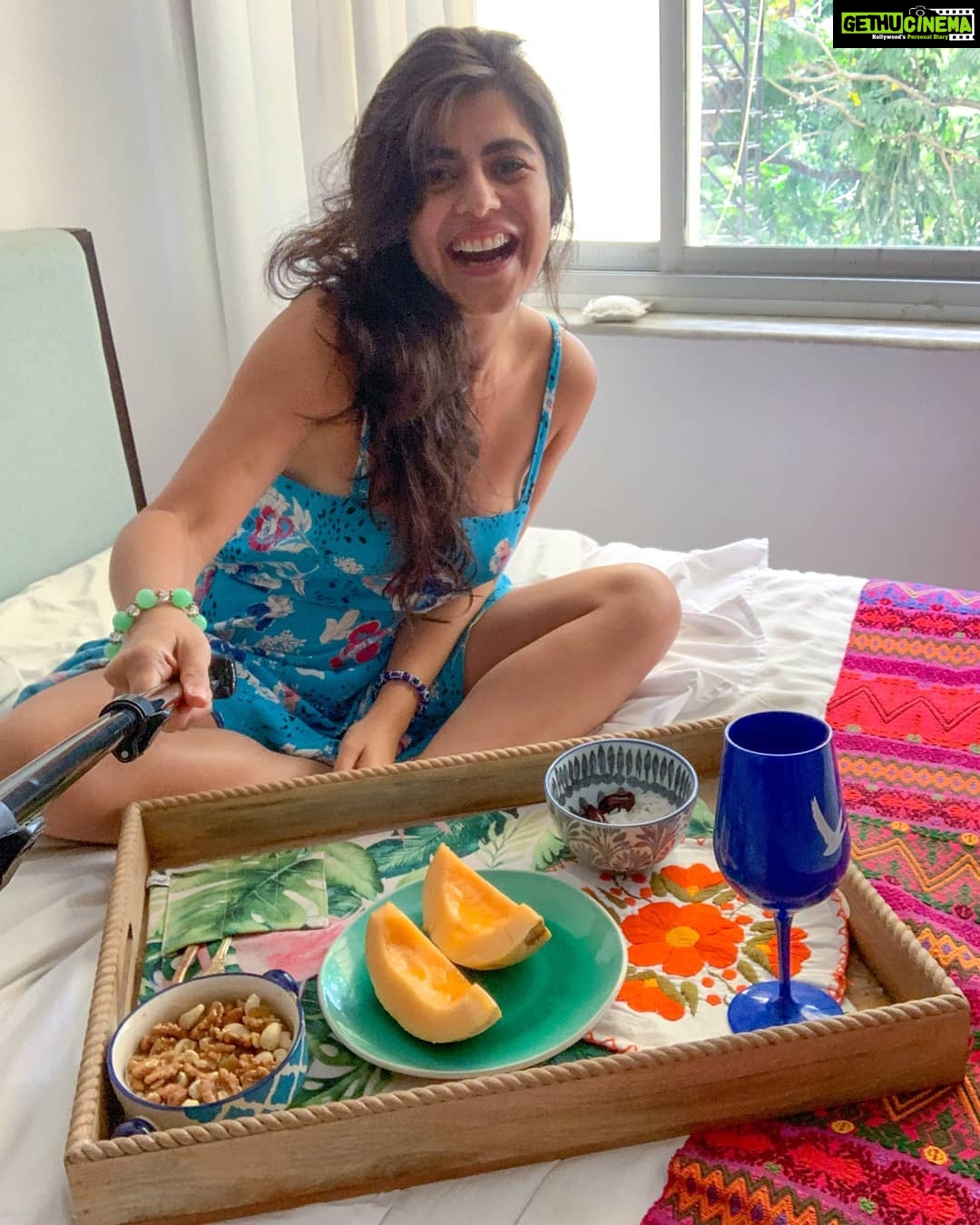 Shenaz Treasurywala Instagram - What are you eating and drinking in lockdown? What’s on your room-service menu today? While I do miss the endless luxury and pampering that comes with the hotel room, for now room service in my own bed will have to do. I brought myself room service today. And then decided to use my balcony to get a tan. #GreyGooseLife #LiveVictoriously #travelwithshenaz Shot on @goproindia Mumbai, Maharashtra