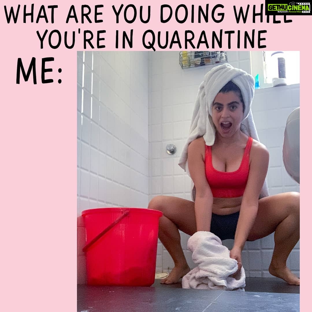 Shenaz Treasurywala Instagram - What are you doing while you’re in quarantine? This is how I’m getting my squats done 😂 oh and I live in my workout clothes and Pjs. Who can relate? #travelwithshenaz #smiles #smilesquad #coronavirus #covid19 Mumbai - City of Dreams