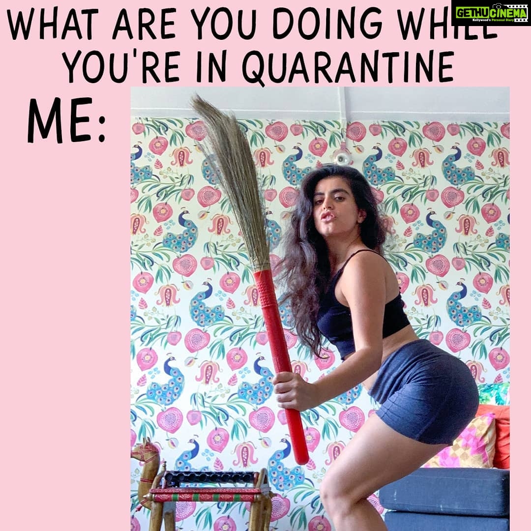 Shenaz Treasurywala Instagram - What are you doing while you’re in quarantine? This is how I’m getting my squats done 😂 oh and I live in my workout clothes and Pjs. Who can relate? #travelwithshenaz #smiles #smilesquad #coronavirus #covid19 Mumbai - City of Dreams