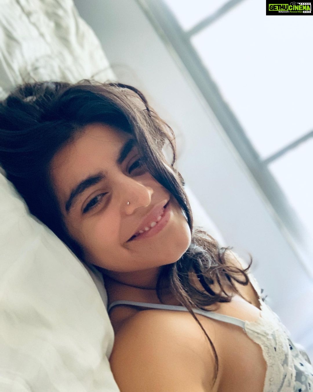 Shenaz Treasurywala Instagram - I’m feeling so so emotional to leave my apartment, been here 5 years! The apartment has been the only grounding in my life while I’ve traveled around the world and india - this is what I came back to. I’ve had many highs and lows in this apartment. It’s been lucky for me as I started my journey as a travel creator from here. Its been through breakups and new romances and it’s is so much part of my history! I even spent Covid locked up in this apartment! But This post is to remind myself that the end of every chapter is the beginning of a new one. When I moved here it was quiet and I used to wake up to birds but 5 years later I am waking up to horns which is just unacceptable. At first I was shocked at my landladies for asking me to leave in the middle of the lease without any explanation but now I feel that if I hadn’t got the notice from my landlord- I would have stretched it and stayed on. And I do want to live somewhere peaceful where I wake up to birds and not horns. I don’t know where that is yet. But for now everything is going into storage. And I am Moving On!!! As for the in-between - thank God for my parents- will crash w them for sometime. Bandra, Mumbai