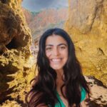 Shenaz Treasurywala Instagram - We’ve all heard about sustainable, green, ethical and ecotourism. We are now finally hearing about destinations, hotels, airlines and other tourism companies branding themselves as eco friendly and sustainable. The increase in toursit numbers on destinations all over the world has a negative impact on resources, the environment and local communities. For example places like Ladakh- are suffering from the negative effects of toursim which is why it’s really important for us to be responsible travelers 🧳 There are negative side effects of travel - the place gets burdened and collapses. Example- condolim beach in Goa used to be pristine. Look at it now! Let’s come together and leave a place a little better than we found it rather than leaving a mess behind when we leave. #sustainability #sustainabletravel #responsibletraveler #travelromancesmiles