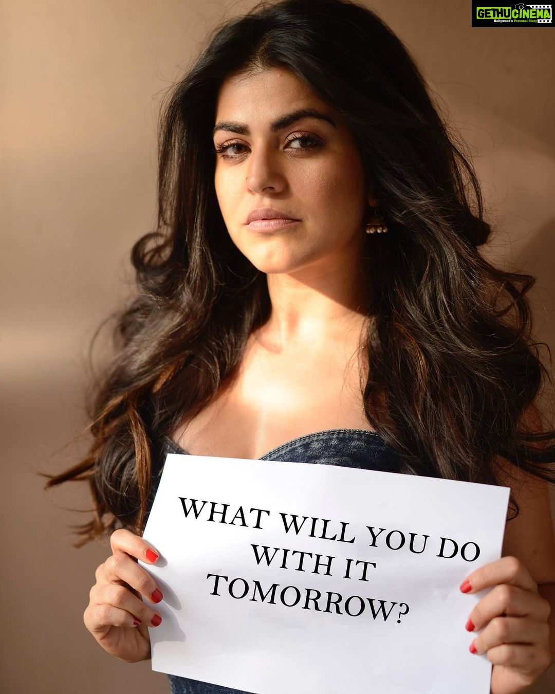 Shenaz Treasurywala Instagram - Sorry to be a buzz kill. But what we do with the flags tomorrow is what will tell more about how much we respect our country and the 75 years of independence. Will our freedom fighters be proud when they see our roads and streets tomorrow? How will we dispose these flags? Will it cause harm to our environment? Is it made of plastic? Tomorrow will tell how patriotic we truly are. Happy Independence Day! I love My India 🇮🇳 And I want to see a green clean India. I am sure that’s what all our freedom fighters would have wanted too ❤️🇮🇳 #independencedayindia #75thindependenceday #harghartiranga🇮🇳 #travelromancesmiles Mumbai, Maharashtra
