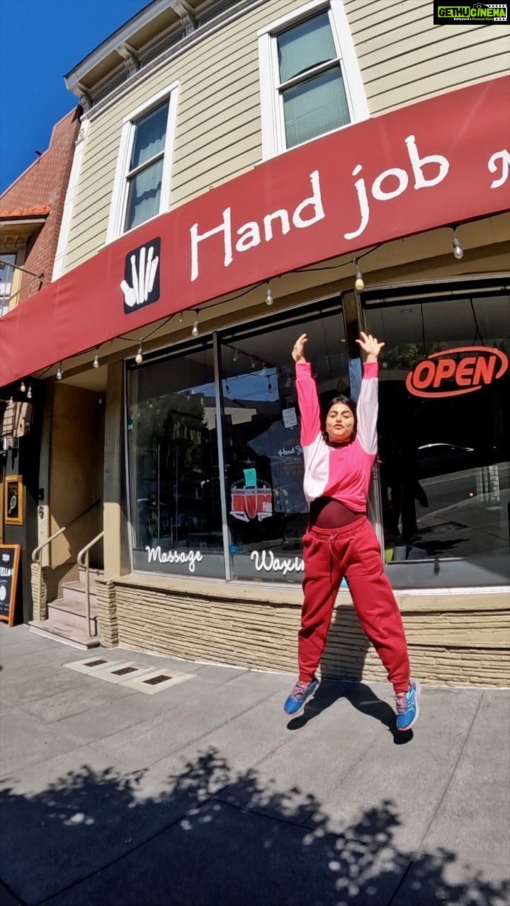 Shenaz Treasurywala Instagram - I miss doing IGTVs so I decided to make this one and show you the true essence of the place, its not easy to do this in reels. And even if you never get to San Francisco, I hope I am able to take you there this evening with this video. Do leave a heart and a comment and let me know if I should continue to make IGTVs for you. Talk to me and let me know what you want to see in the IGTV section. Thankssss! Love you all. #sanfrancisco #solotraveler #indiantravelblogger #travelromancesmiles