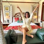 Shenaz Treasurywala Instagram - What do need in a hotel to be able to spend 48 hours in it? Needed to be in my hotel room to acclimatise and get well. Luckily, this room had it all - 1. A cozy bed 2. A nice lounge area 3. Work space 4. Spectacular view 5. Good food 5. Nice bathroom 7. Good Wi-Fi 8. Doctor on call 9. Oxygen on call 10. Attentive and Caring Staff What about you? What do you need in a room to spend 48 hours in it? #leh @granddragonladakh #ladakh #solotraveler #travelromancesmiles The Grand Dragon Ladakh