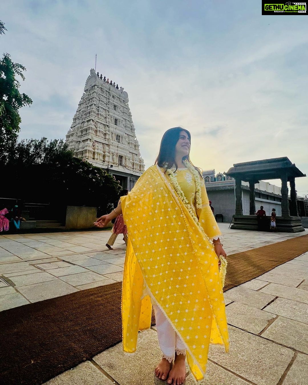 Shenaz Treasurywala Instagram - Good morning from Kanchipuram, the land of a 1000 temples! 80 km from Chennai, Kanchipuram, every street has a different temple. Of the 108 holy temples of Lord Vishnu -14 are located here! A typically hectic modern town, it's also famous for its Kanjivaram sarees! I am here to explore the temples and learn more about Kanjivaram sarees. Which temple should I explore first? What else can I do here in Tamil Nadu? Suggestions please!!! 👗 @shopmulmul @styledbyzainabb #chennadiaries #explorechennai #kanchipuram #Travelromancesmiles Kanchipuram, Tamil Nadu