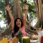 Shenaz Treasurywala Instagram – What’s your favourite drink to cool down this summer?
Here are 2 Must Trys if you’re in Mumbai City. 
1. Coconut strawberry mango milkshake filled with nuts and milk; overloaded with strawberries and mangoes.
2. Guava chilli punch- fresh guava juice with a punch of red chilli.

This is a zero waste drink. They used every part of the fruit.  The guava can be eaten after enjoying the juice and the coconut strawberry mango milkshake was served in the coconut.
What are your thoughts on this minimal waste juice idea?

If you want to know the location, leave a comment.

#drinkstokeepcool 
#summerdrinks🍹☀️ 
#drinkstotryinmumbai
#travelromancesmiles Mumbai, Maharashtra