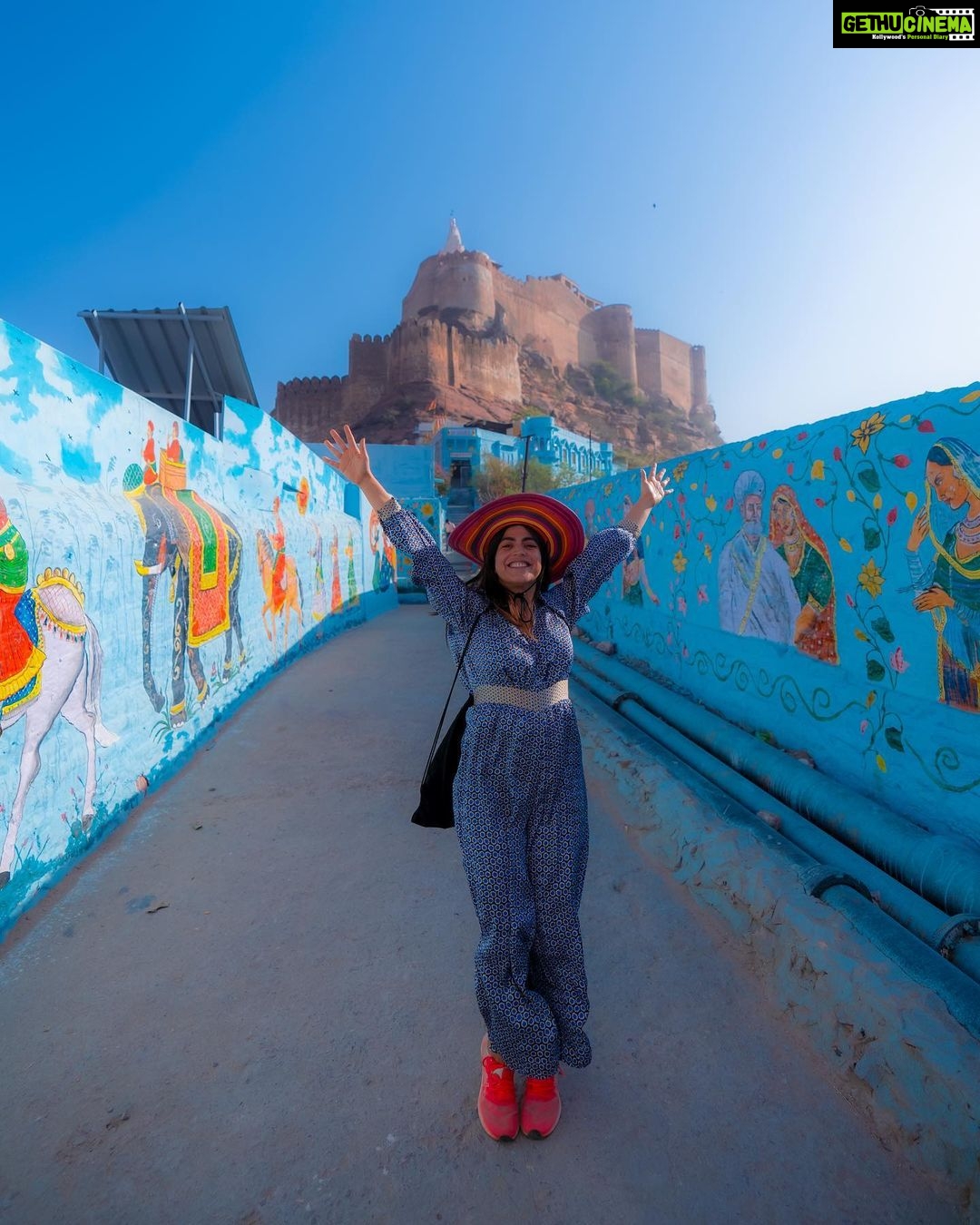 Shenaz Treasurywala Instagram - Suggestions pleaseeeeeeeeeee. I'm in Jodhpur- the Blue City!! Tell me about all your favourite things to do here 😜 #jodhpurcity #bluecity #travelromancesmiles #jodhpurdiaries Jodhpur - The Blue Heaven