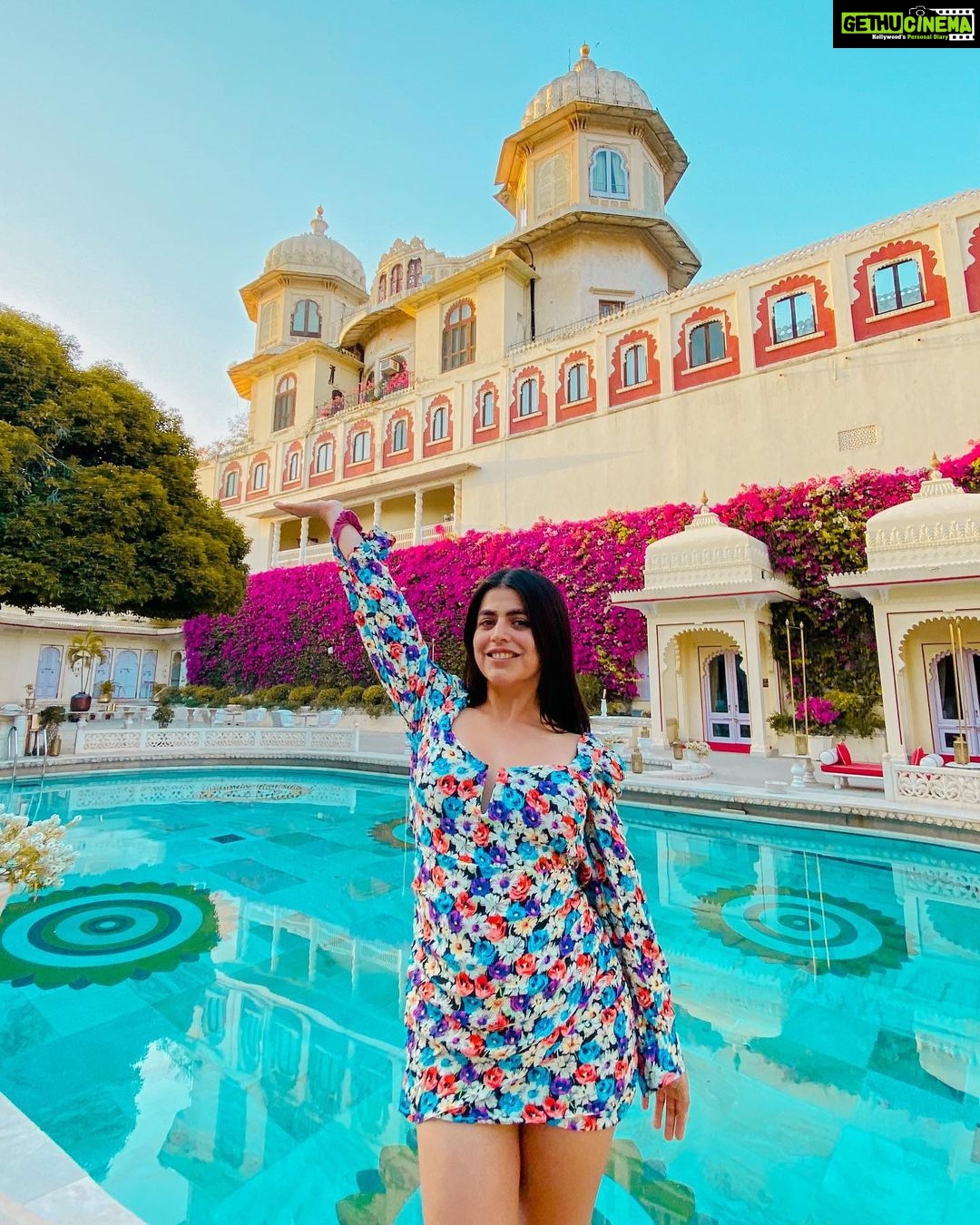 Shenaz Treasurywala Instagram - What are your favourite hotels in India? For me - There's nothing like staying in these Grand Palaces in Rajsthan- modern amenities with an old world charm. This is the pool at the Shiv Nivas Udaipur which is in the City Palace. The Maharana lives here too!!! Should I say hello? ☺️ @shivniwaspalaceudaipur @hrhhotels #traveludaipur #udaipurpalaces #royallife #travelromancesmiles Shiv Niwas Palace - Grand Heritage