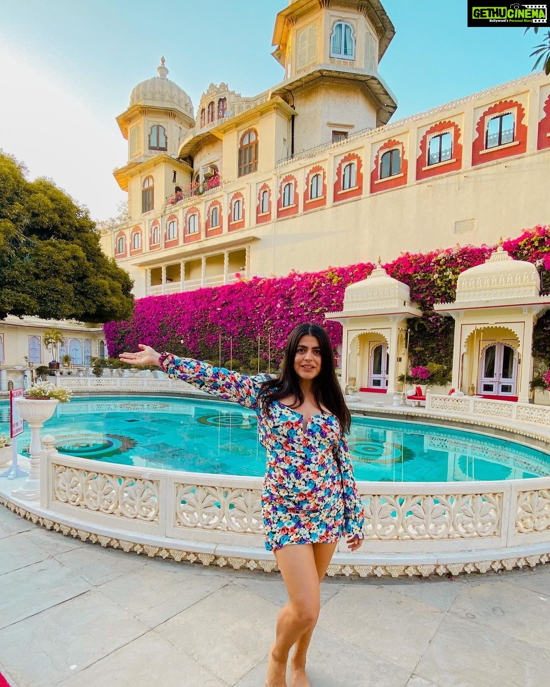 Shenaz Treasurywala Instagram - What are your favourite hotels in India? For me - There's nothing like staying in these Grand Palaces in Rajsthan- modern amenities with an old world charm. This is the pool at the Shiv Nivas Udaipur which is in the City Palace. The Maharana lives here too!!! Should I say hello? ☺️ @shivniwaspalaceudaipur @hrhhotels #traveludaipur #udaipurpalaces #royallife #travelromancesmiles Shiv Niwas Palace - Grand Heritage