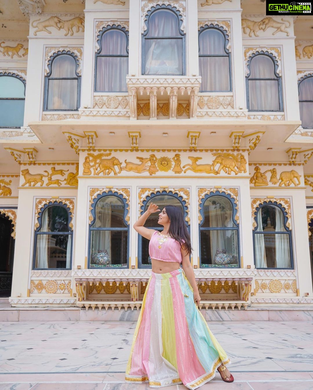 Shenaz Treasurywala Instagram - Arrived in Udaipur!!! First stop - the stunning Chunda Palace. This is a family owned property. I'm off to meet the family tonight for dinner to hear the story of this stunning property. Send me your suggestions for beautiful Rajasthan Properties here. Outfit @gulabobyabusandeep #udaipurdiaries #rajasthanistyle #travelromancesmiles #myindia @chunda_palace Hotel Chunda Palace