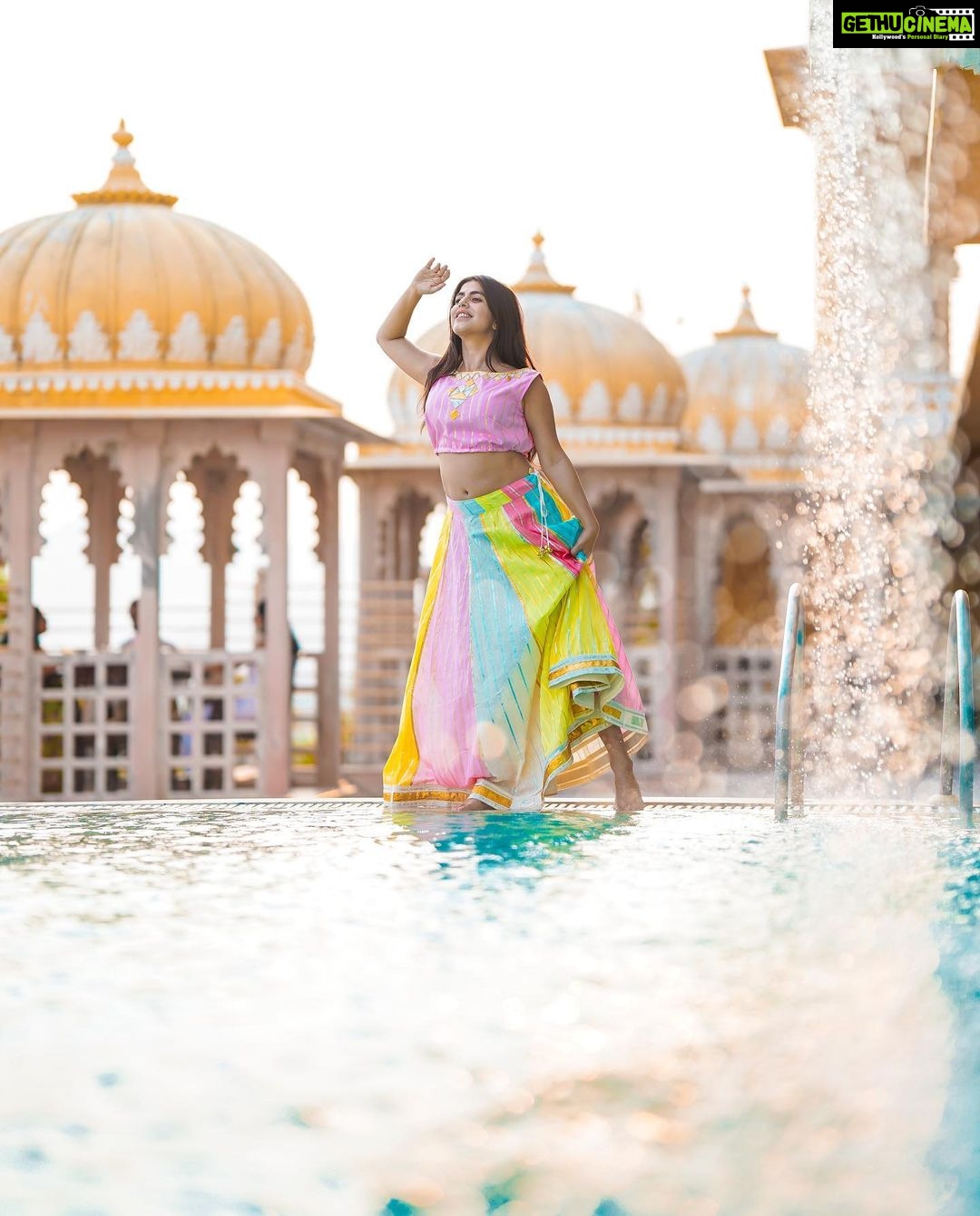 Shenaz Treasurywala Instagram - Arrived in Udaipur!!! First stop - the stunning Chunda Palace. This is a family owned property. I'm off to meet the family tonight for dinner to hear the story of this stunning property. Send me your suggestions for beautiful Rajasthan Properties here. Outfit @gulabobyabusandeep #udaipurdiaries #rajasthanistyle #travelromancesmiles #myindia @chunda_palace Hotel Chunda Palace