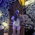 Shenaz Treasurywala Instagram - Would you try this after a break up? Or on a date? Do you want this to come to your city? Melbourne has so many unique things to do. Imagine drinking out of a horn and throwing axes 🪓 I had so much fun! Thank God my feet are intact. @visitmelbourne #axe #bar #sport #vikings #drinks #gameofthrones