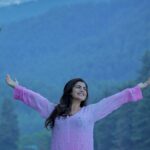 Shenaz Treasurywala Instagram - Is Kashmir safe? Kashmir! Movies have been made about it beauty. Songs have been sung. But we always used to have a small doubt about visiting because of its unfortunate politics. Until recently just a couple of years ago when tourists started visiting again. So I asked the locals how they felt about Kashmir and this is what they had to say. #kashmirissafe #kashmirdairies #travelwithshenaz #kashmirisbeautiful❤️