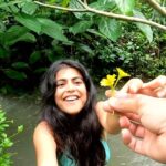 Shenaz Treasurywala Instagram - When I say Goa, what words come to your mind? For me Goa is my favourite place in the world 🌍 I've been coming here since I was a kid. I've come with parents, friends, girlfriends, boyfriends, single, as a couple, after break ups, before breakups. My first drink 🍷, my first rave, my first boyfriend, my first everything - was in Goa 😊 it's actually the first place I traveled too without my parents as well.. I remember Goa when there were just shacks and we would just eat fish curry rice all day. I remember when we used to see dolphins 🐬 in the ocean. Goa to me is me growing from a girl into a woman. But when i hear goa - first thought that comes to my mind is ocean 🌊 and swimming in there. My new passion is surfing in Goa though so now that's the first thought that will come to me when I hear Goa 😊 I love you Goa!!! #goafeels #beachlovers🌴 #travelwithshenaz #happyvibes💜
