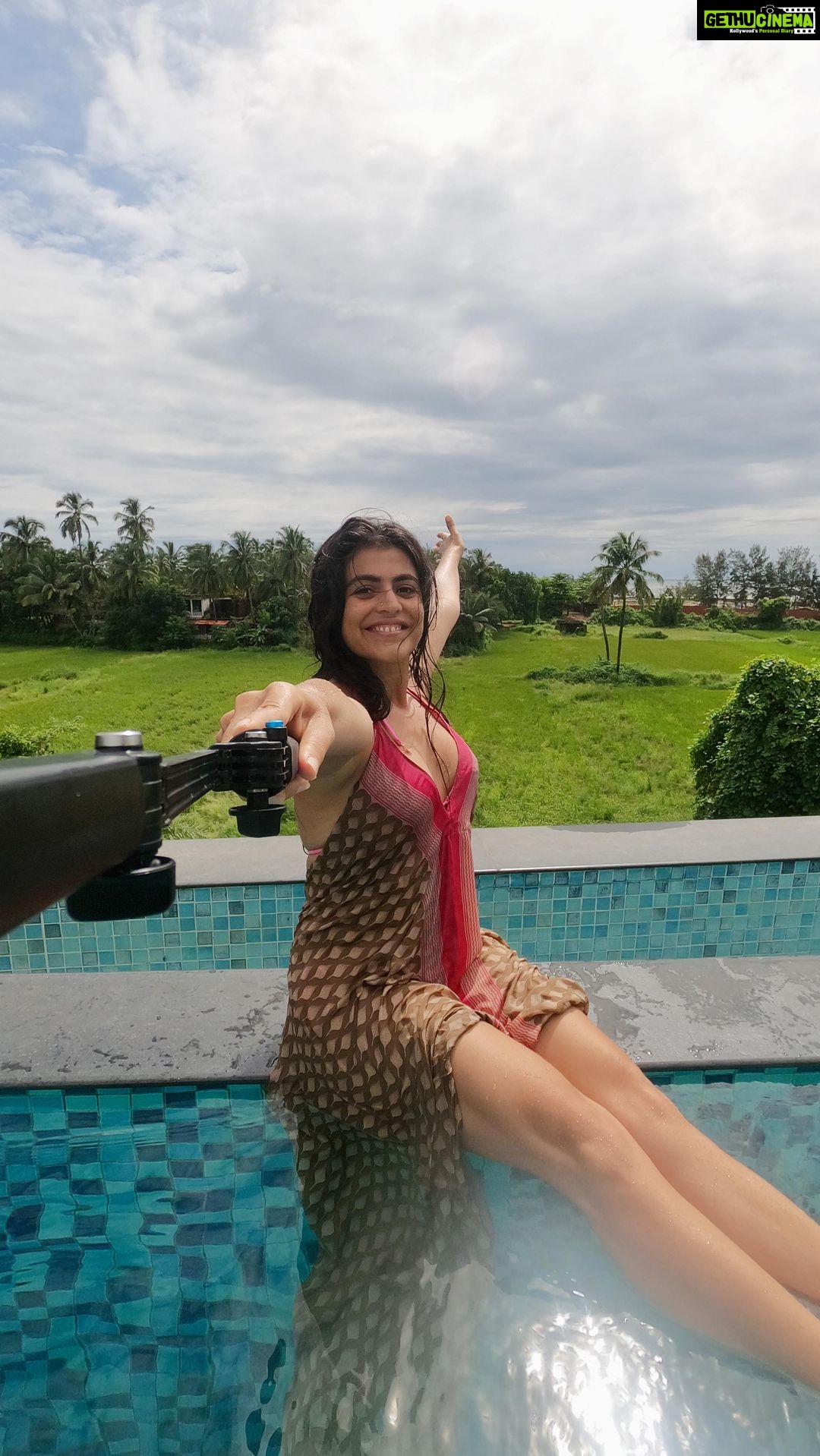 Shenaz Treasurywala Instagram - What's hormones are you releasing today? Here are some tricks for happy hormones even on a Monday- 1. Oxytocin Touching Socializing Cuddling 2. Serotonin Sunlight Nature Cold water bath 3. Endorphins Laughter Excercise Spicy food 4. Dopamine Move your body Count your blessings Finish something that you started. Any more suggestions?? Write in the comments. #mondaymoods #happyhormones #feelinggoodtoday #travelwithshenaz