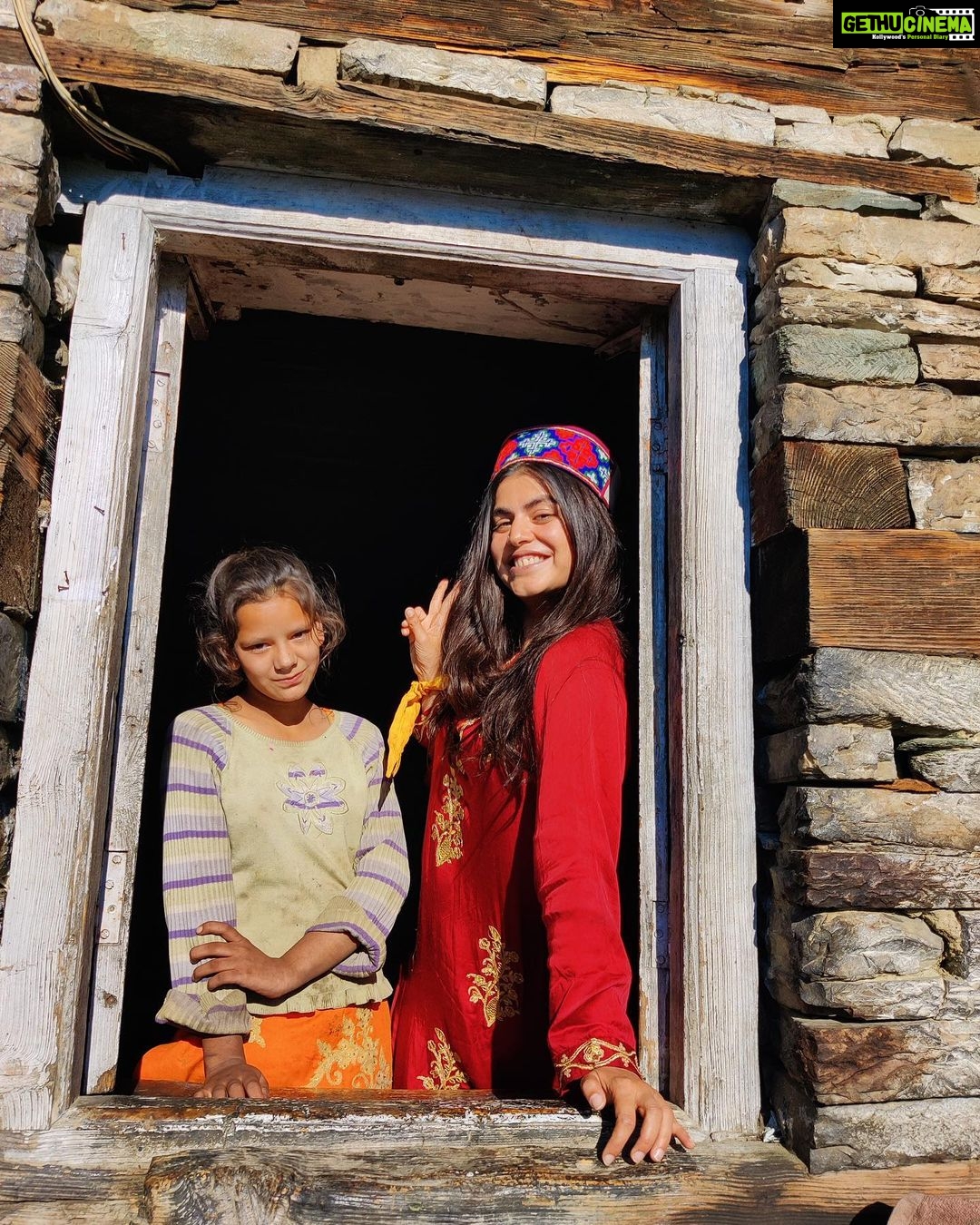 Shenaz Treasurywala Instagram - What do you take away from a place when you travel? For me it's the people I meet and the stories they tell that are always most memorable. I met this little girl in Chehnikothi and she took around and showed me the Lord Krishna Temple which is where we took this picture. #travelwithshenaz #travelmemory #himachaldaries #chehnikothi Chehni Kothi