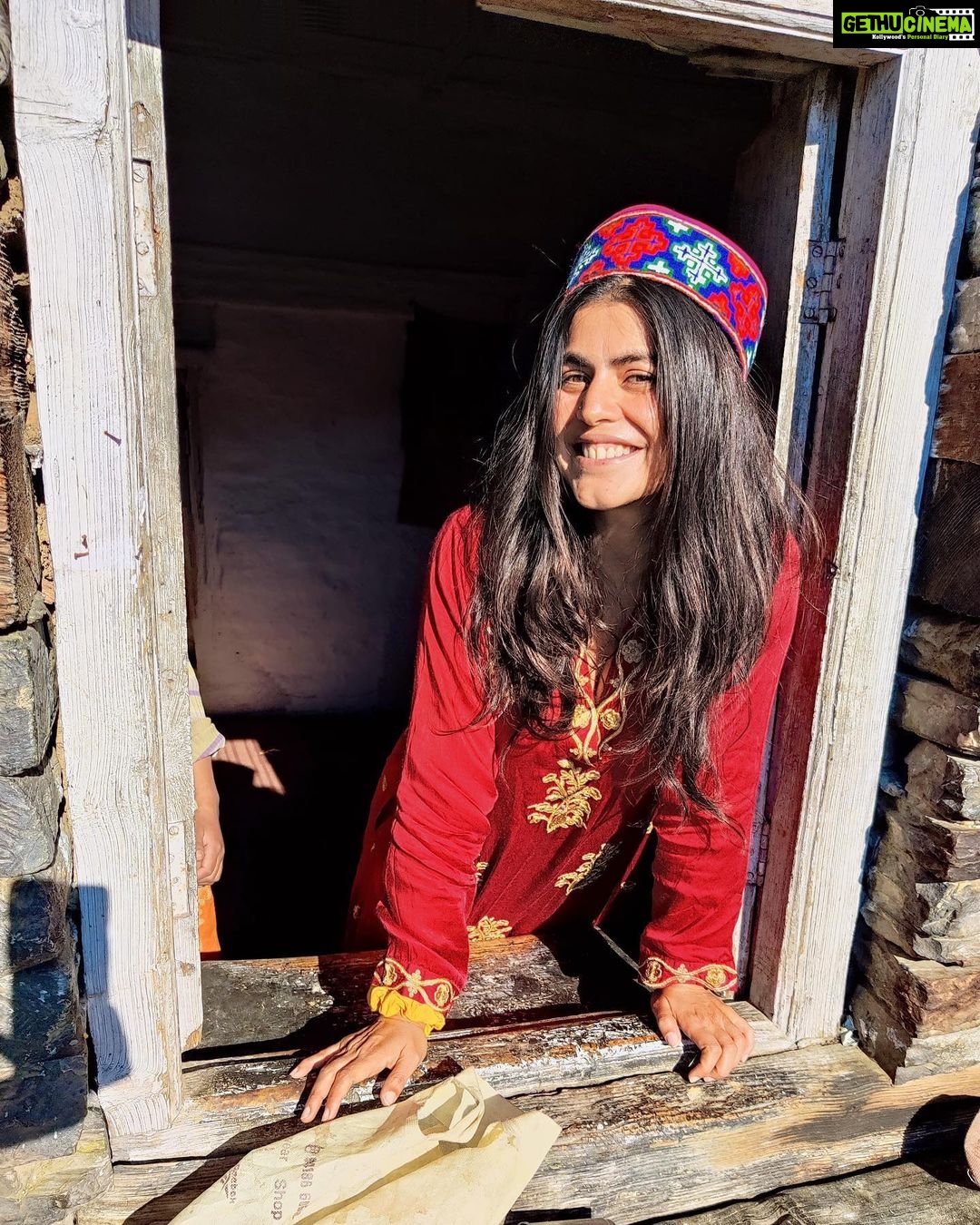 Shenaz Treasurywala Instagram - What do you take away from a place when you travel? For me it's the people I meet and the stories they tell that are always most memorable. I met this little girl in Chehnikothi and she took around and showed me the Lord Krishna Temple which is where we took this picture. #travelwithshenaz #travelmemory #himachaldaries #chehnikothi Chehni Kothi