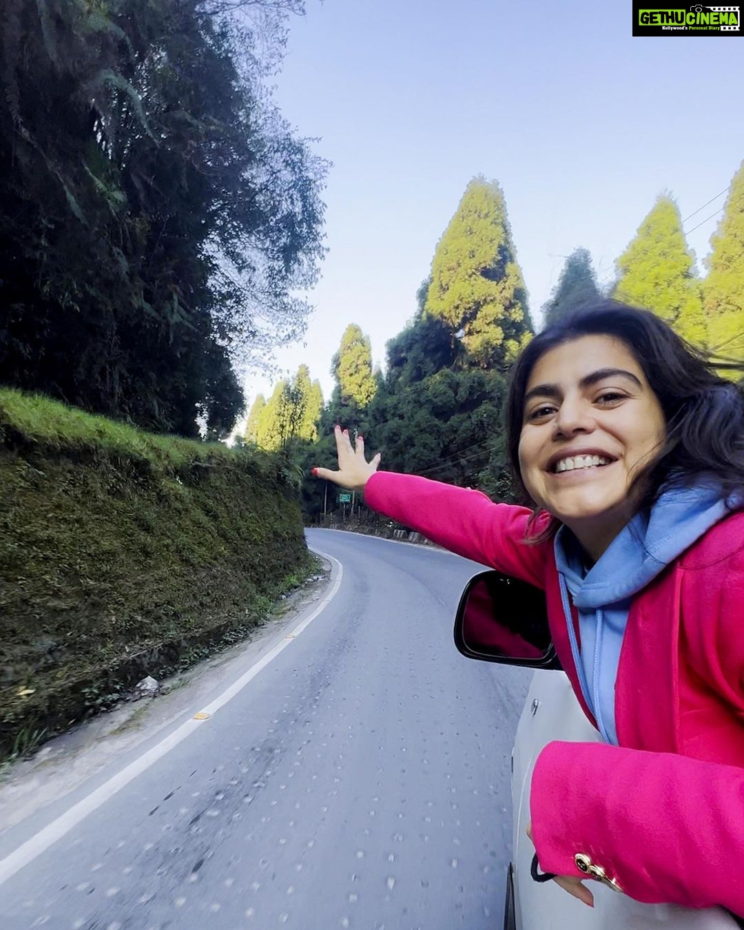 Shenaz Treasurywala Instagram - Cool weather, the smell of tea and the view of the mountains! Here’s a photo dump of my past 2 days. The UNESCO World Heritage Joy Ride on the Toy Train 🚂 was the highlight of my trip. If you’re looking for peace and endless tea gardens, my suggestion is Kurseong! #northeastindia #darjeeling #unesco #unescoworldheritage #incredibleindia #g20 Darjeeling