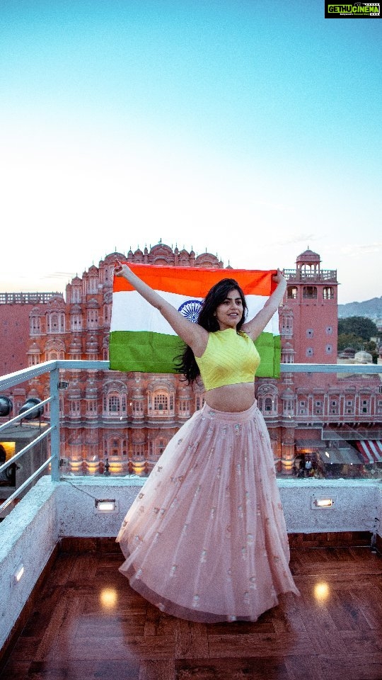 Shenaz Treasurywala Instagram - WHAT DO YOU LOVE ABOUT INDIA? And WHAT WOULD YOU LIKE TO CHANGE ABOUT INDIA? I ❤️ the WARMTH of our Indian people. The Variety of Food. The Stunning Landscape. Our Secularism. I love the Unity In Diversity. I hope we can stay this way ❤️ What I would like to change- Cleanliness Littering Roads Infrastructure Honking Population Racism #independenceday #reelitfeelit #travelwithshenaz #freedom