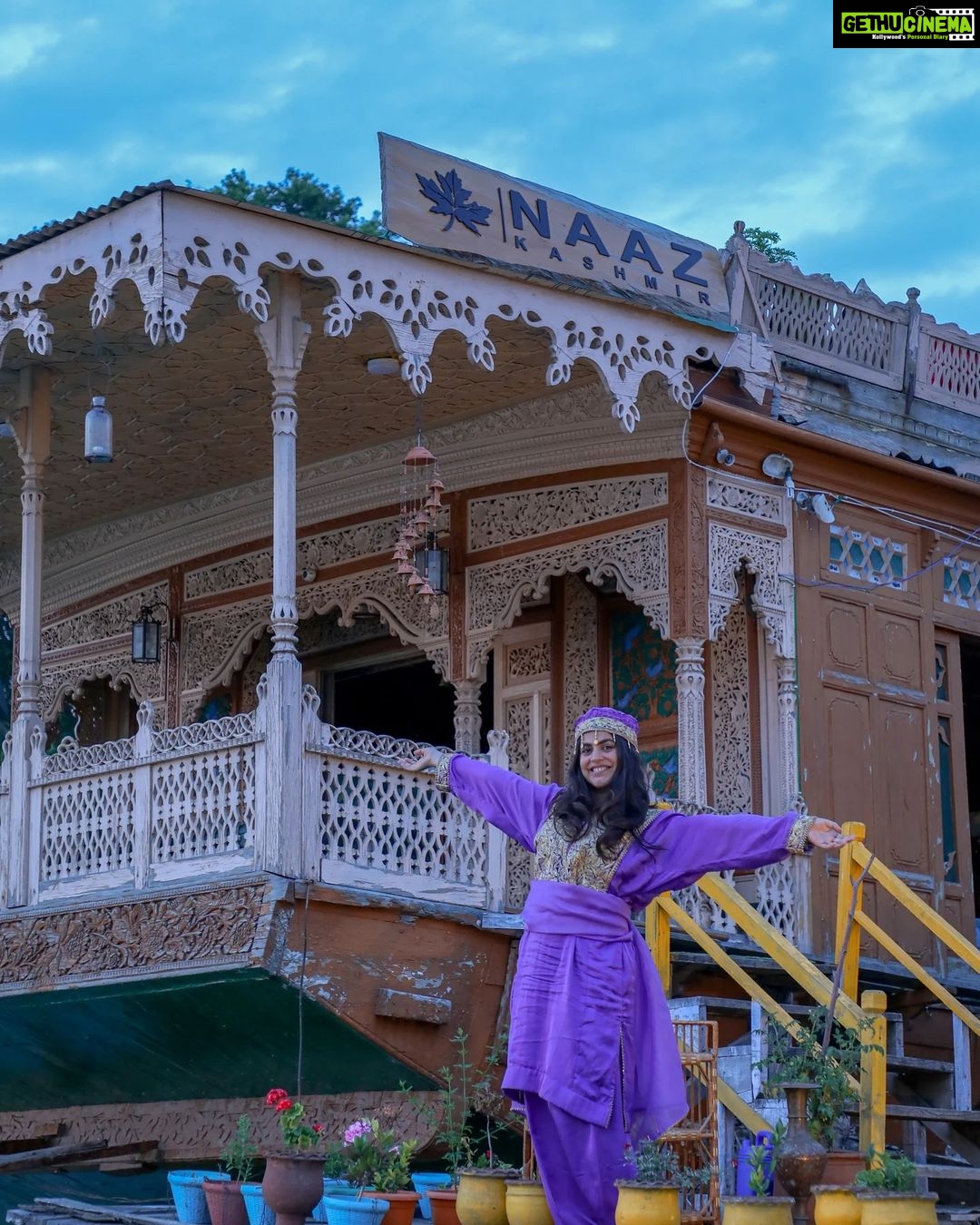 Shenaz Treasurywala Instagram - If you could only visit Three States in India? What would they be?? I will go first π 1. Kashmir 2. Goa 3. Rajasthan OMG this is difficult - Kerala Meghalaya Sikkim Andamans Karnataka Himachal Every state in India has my β€οΈ This is a tough question π What's your choice?? #incredibleindia #travelwithshenaz #myindia #beautyofindia Thanks naaz houseboats !! Thanks Ali for helping me shoot @_wandererrrrr @tourismoutlook @farazbanday @tul_palav π