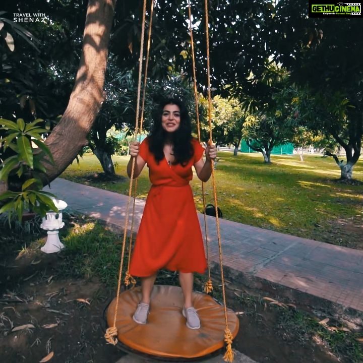 Shenaz Treasurywala Instagram - Happy Monday! Which way are you swinging today? Up, down or sideways?? Either way, remember- it's always moving π€ππ½β€οΈ Keep the rhythm going. Flow with the momentum! #mondaymotivation #travelwithshenaz #lifeadvice #staypositive Maharashtra