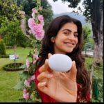Shenaz Treasurywala Instagram - How do you entertain yourself when you're alone to avoid feeling lonely! :)) Most interesting or exciting reply gets a pair of DIZOGoPodsD to increase your chance to win tag - @dizotech #DIZOGoPodsD #DIZO #realmeTechlife Travel + Music = My Therapy This therapy only gets better with the light-weight, smart connect #DIZOGoPods from realme TechLife ecosystem, with 10 mm Bass Boost Driver, environment noise cancellation and a stylish radial texture. Please share your mantra of keeping yourself entertained and win a cool, free DIZO GoPods D. Grab them today, at 12 PM, on @flipkart #travelwithshenaz #entertainment #relaxation #ad
