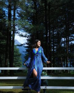 Shenaz Treasurywala Instagram - I've been getting some messages telling me to stop romanticising Kashmir. 
 What do you feel? Do you feel we as indians romanticise  Kashmir more than any other place in India? Why do you feel that is? 

 I am more excited to be here than any other place. My mom used to get so worried everytime I talked about visiting Kashmir. So I stayed away for  so long. A lot of us have been scared to come here. 

But the people of Kashmir are inviting you to their beautiful land!! They are the sweetest and so hospitable and so excited to have tourists. 

I can't wait to edit the videos for you. Meanwhile you can get a glimpse on my stories.

By the way, 
I am in love with this hotel 
@welcomhotelpinenpeak ❤️

@farazbanday
@_wandererrrrr 
@tourismoutlook 
@welcomhotelpinenpeak 

#kashmir #travelwithshenaz #kashmirtourism #incredibleindia