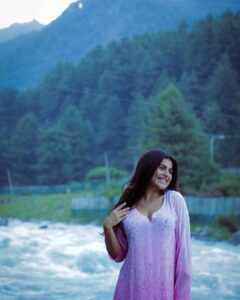 Shenaz Treasurywala Instagram - Suggestions pleaseee. I'm in Kashmir, tell me where to go, what to do. 
Have you been here? Do you wish to come here in this lifetime? I suggest you do!!

I always wondered if Kashmir was over rated. But let me tell you Kashmir is Under Rated!!!

I'm in Pahalgam at the moment and I feel it can't get more beautiful ❤️ 

And for those asking me if it's safe? Yes I feel very safe here. 

also - more than the natural beauty -The people are the sweetest and the most hospitable I've met anywhere.

#kashmir #kashmirdairies #travelwithshenaz  #incredibleindia

@welcomhotelpinenpeak @_wandererrrrr  @tourismoutlook @farazbanday
