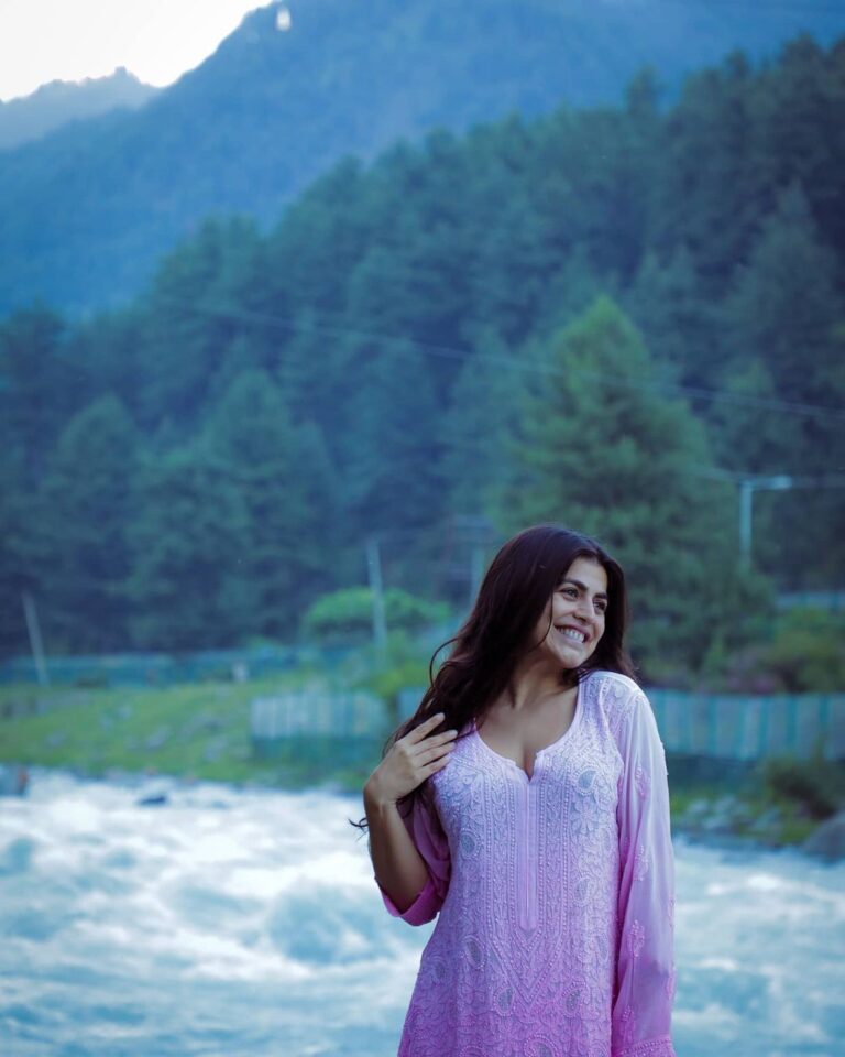 Shenaz Treasurywala Instagram - Suggestions pleaseee. I'm in Kashmir, tell me where to go, what to do. Have you been here? Do you wish to come here in this lifetime? I suggest you do!! I always wondered if Kashmir was over rated. But let me tell you Kashmir is Under Rated!!! I'm in Pahalgam at the moment and I feel it can't get more beautiful ❤️ And for those asking me if it's safe? Yes I feel very safe here. also - more than the natural beauty -The people are the sweetest and the most hospitable I've met anywhere. #kashmir #kashmirdairies #travelwithshenaz #incredibleindia @welcomhotelpinenpeak @_wandererrrrr @tourismoutlook @farazbanday Pehalgam