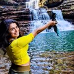 Shenaz Treasurywala Instagram - Please share. Lesson I learnt from this waterfall trek- To reach anywhere beautiful, you have to cross a difficult path. Nothing amazing comes easily. What have you sacrificed to get? Was it worth it? Location : Meghalaya shoes @asicsindia #travelwithshenaz #lifelessons #strugglesoflife #lifeadvice