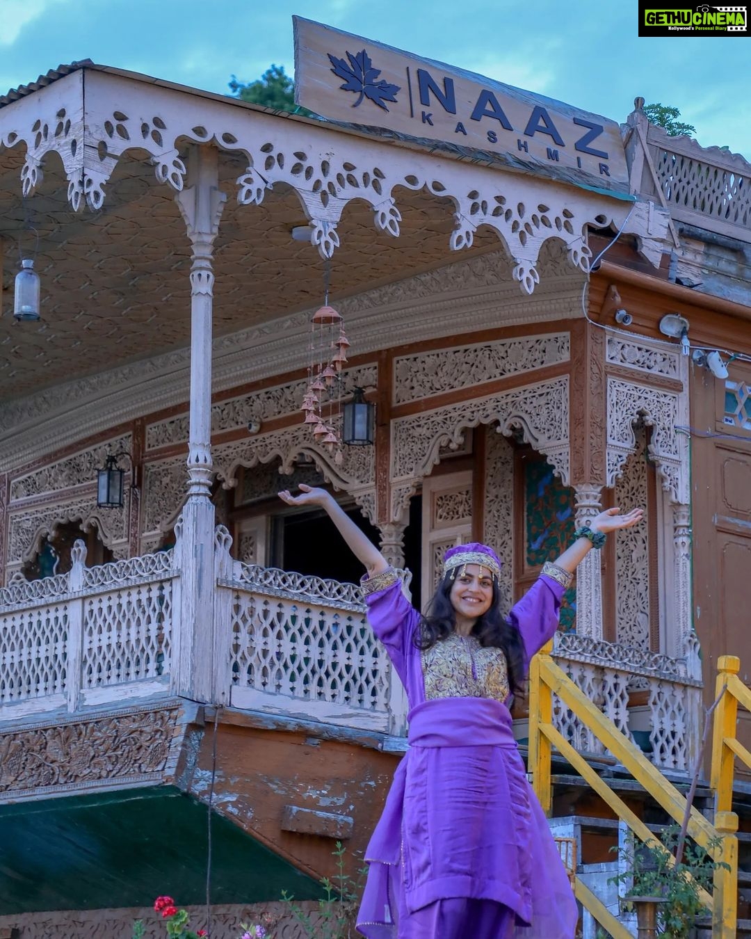 Shenaz Treasurywala Instagram - If you could only visit Three States in India? What would they be?? I will go first π 1. Kashmir 2. Goa 3. Rajasthan OMG this is difficult - Kerala Meghalaya Sikkim Andamans Karnataka Himachal Every state in India has my β€οΈ This is a tough question π What's your choice?? #incredibleindia #travelwithshenaz #myindia #beautyofindia Thanks naaz houseboats !! Thanks Ali for helping me shoot @_wandererrrrr @tourismoutlook @farazbanday @tul_palav π