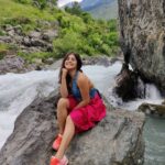 Shenaz Treasurywala Instagram – I’ve been getting some messages telling me to stop romanticising Kashmir. 
 What do you feel? Do you feel we as indians romanticise  Kashmir more than any other place in India? Why do you feel that is? 

 I am more excited to be here than any other place. My mom used to get so worried everytime I talked about visiting Kashmir. So I stayed away for  so long. A lot of us have been scared to come here. 

But the people of Kashmir are inviting you to their beautiful land!! They are the sweetest and so hospitable and so excited to have tourists. 

I can’t wait to edit the videos for you. Meanwhile you can get a glimpse on my stories.

By the way, 
I am in love with this hotel 
@welcomhotelpinenpeak ❤️

@farazbanday
@_wandererrrrr 
@tourismoutlook 
@welcomhotelpinenpeak 

#kashmir #travelwithshenaz #kashmirtourism #incredibleindia Phalgam Pine And Peak Hotel