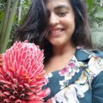 Shenaz Treasurywala Instagram - It's monsoon and nature is blooming!!! I want to know YOU ❣️ Answer any one - 1. What bollywood song comes to your mind in the rains? 2. What's your favourite snack in the rains? 3. Do you prefer long walks or long drives in the rain? 4. Can anyone tell me the name of this flower please? 5. Happy Father's day. My daddy taught me to love flowers. The tightest slap he ever gave me was for plucking a flower 🌺 He used to take pics of flowers and bees when we were kids and project the pics on a wall and make us watch them. He taught me to respect nature and trees and flowers . That they had feelings just like us. Thank you daddy!!! What valuable lesson has your dad taught you? #travelwithshenaz #monsoon #naturelovers #natureromance