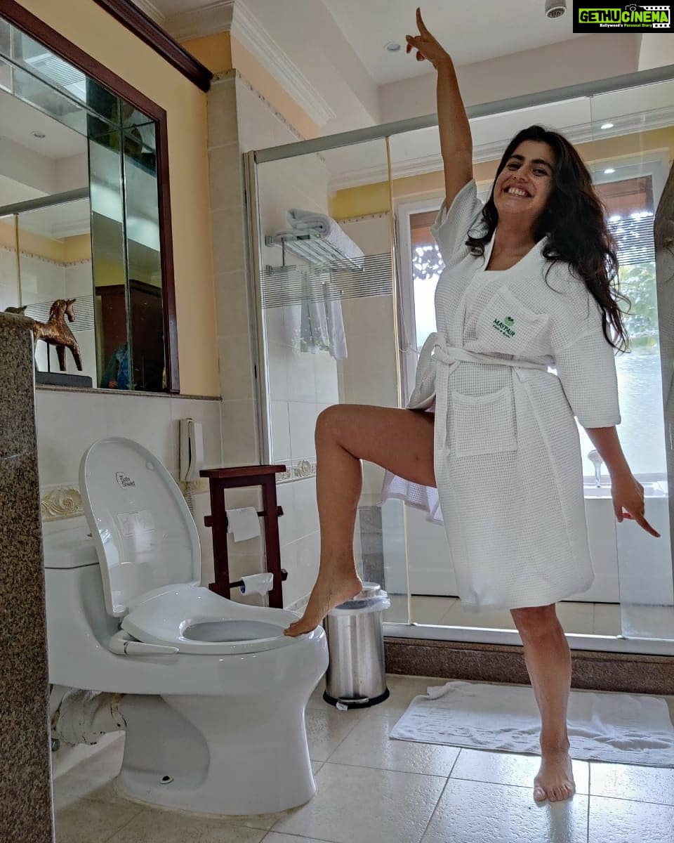 Shenaz Treasurywala Instagram - What's the one thing you hate sharing??? Have you ever fought with anyone for the bathroom? Be honest :)) I'm going to check with your family hahaha Also are you reading this in the bathroom right now?? Truth! :) PS check out my awesome toilet seat π Growing up my sister and I fought about the bathroom all the time. My dad too had to go to work and I had to go to college at the same time. We all shared one bathroom and it was always a struggle π In my last relationship also my boyfriend and I used to fight about the bathroom more than anything hahaha I'm happy to announce that I now live alone and do not share my bathroom with anyone. It's the one place I selfishly like to keep all for myself. I spend a lot of time in the bathroom I got to admit especially more so now with @kohler_india PureClean -I can control the water pressure of my Kohler bidet toilet seat hahaha It really makes me feel like a Queen β€οΈ #kohlerpureclean #initimatehygiene