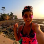 Shenaz Treasurywala Instagram - Can we take pledge to stand strong like the Natural Bridges of the Andamans? The natural bridges have survived the oceans for so long. We will survive covid. These Natural bridges of Neil island were soooo cool. Esp the second one ❤️ It's also called the Howrah Bridge of Neil Island in the Andamans. #naturalbridge #Laxmanpurbeach2 #NeillIsland #Andaman #travelwithshenaz #goproindia