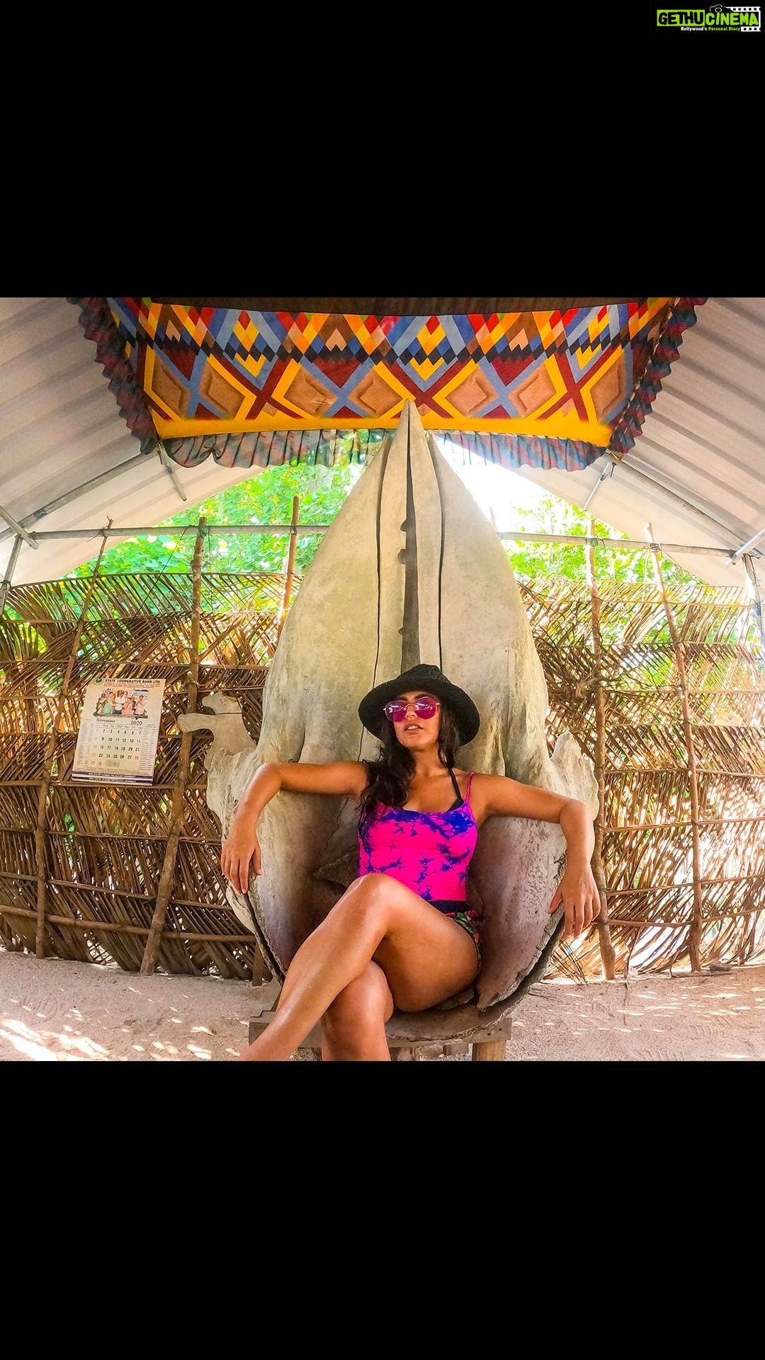 Shenaz Treasurywala Instagram - Some places are better when shared :)) tell me your choice. Tried my hand at comedy this time :)) hope you enjoyed this video ๐๐พโค๏ธ #honeymoondestination #honeymoonvibes #Romantic #andamans #havelockisland #travelwithshenaz #travelhotelsmiles @goproindia