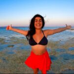 Shenaz Treasurywala Instagram – Let’s discuss!!!
Do you think the colour of the water at Juhu Beach was always Gray? Nope! My mom says she used to go for picnics there as a child and the water was blue.
This is Kalapathar Beach known for the stunning GREEN & BLUE COLOURED WATER. Let’s keep it this way!! ❤️
#kalapathar #kalapatharbeach #andamanbeach #andamanislands #andaman #incredibleindia
#travelwithshenaz #travelhotelsmiles
#goproindia @goproindia