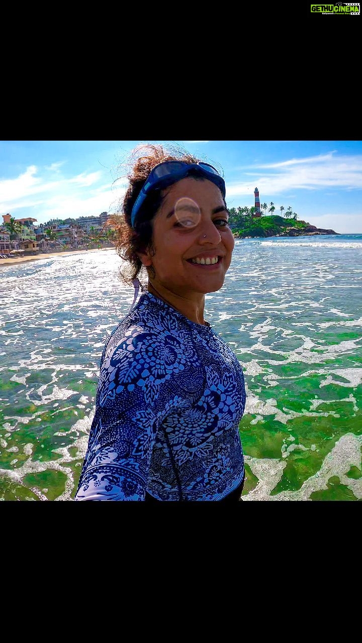 Shenaz Treasurywala Instagram - Oops! What's the skill you would love to learn and don't mind falling on the way?? For me it's surfing 🌊 ❤️ #travelwithshenaz #travelhotelsmiles #kovalamsurfclub #kovalambeach #surfingindia #noschoolnosurfing #surfschool