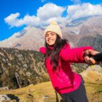 Shenaz Treasurywala Instagram – How do YOU get unstuck. There is always a way out. We all have our ways. Mine is nature and travel. Moving; shaking things up.  What’s yours?

#himachal #himachaltourism #himachaldiaries #himachalgram
#triundtop #manikaransahibgurudwara
#dharamshalalocal #tosh  #dharamshala #mechlodganj
#travelwithshenaz #travelhotelsmiles 
#goproindia @goproindia
