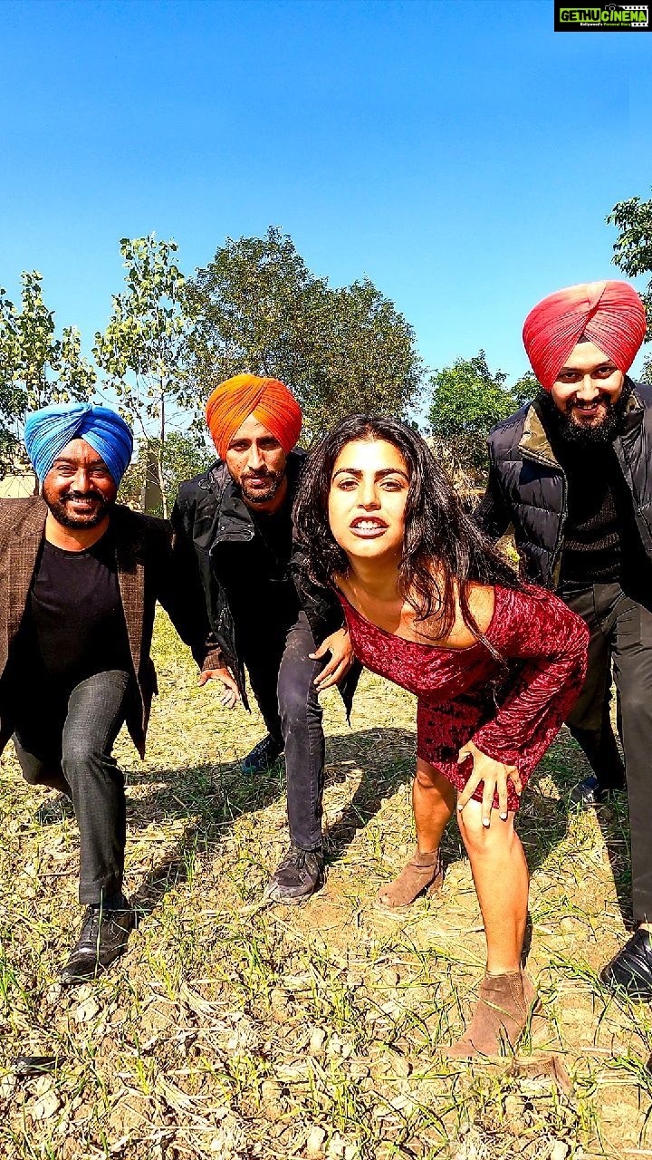 Shenaz Treasurywala Instagram - What's your favorite thing about Punjab? For me, it's the warm hearted Sardars with their colorful turbans ❤️ #travelwithshenaz #travelhotelsmiles #GoPro #goproindia @goproindia #shenazgopro @punjabiyat_farmstay_amritsar