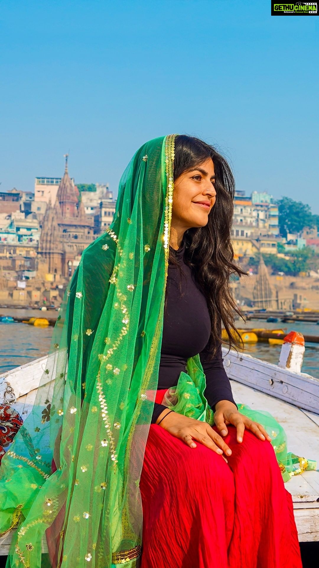 Shenaz Treasurywala Instagram - PS thanks again for all your great suggestions esp the HEATTECH suggestion from @uniqloin . I made this whole video from your recommendations. You are my travel guides now ❤️ #UniqloIndia #HEATTECH @brijramapalace #brijramapalace #darbhangaghat #darbhangaghatatvaranasi #varanasi #travelwithshenaz #travelhotelsmiles #GoPro #goproindia @goproindia #shenazgopro
