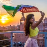 Shenaz Treasurywala Instagram - What do you love about your country? I've been traveling all over India since lockdown ended! And all I can say is India is truly incredible beauty and landscape. Our culture is rich. Our people are warm! Happy republic day!!! #republicday🇮🇳 #2020 #72ndrepublicday🇮🇳 #january26 #travelwithshenaz #travelhotelsmiles @that_dslr_guy_ @mr_camerawala @ridhivijay_photography thanks for meeting me in jaipur and taking these pics w me @yeh_lehenga_nahi_mehenga thanks for the outfit Hawa Mahal