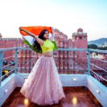Shenaz Treasurywala Instagram – What do you love about your country? 

I’ve been traveling all over India since lockdown ended! And all I can say is India is truly incredible beauty and landscape. Our culture is rich. Our people are warm! Happy republic day!!!

 #republicday🇮🇳 #2020 #72ndrepublicday🇮🇳 #january26 
#travelwithshenaz #travelhotelsmiles

@that_dslr_guy_  @mr_camerawala @ridhivijay_photography thanks for meeting me in jaipur and taking these pics w me 

@yeh_lehenga_nahi_mehenga  thanks for the outfit Hawa Mahal