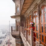 Shenaz Treasurywala Instagram - Merry Christmas 🎄 from Varanasi my beloved virtual friends. Hope you're having fun today with your beloved real life friends and family. Sending you all my love from the @brijramapalace #merrychristmas🎄 #merrychristmas2020 @mr_camerawala and @007_bittu_boss thanks for meeting me and taking these pictures. वाराणसी - बनारस - काशी