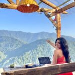 Shenaz Treasurywala Instagram - give me the truth -Where are you working from today??Work from home doesn't mean working from home anymore. You can work from anywhere you like. Location - @meenabaghhomes #workstation #workfromhome @mgmotorin @standwithtravel Ratnari