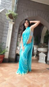 Shenaz Treasurywala Instagram - Nothing like us Desi Girls, right? ;) Happy Diwali from Dalhousie! 
Shot on my Vivo V20 @vivo_india This phone is so user friendly and charges as fast as I got into the saree ;) 

This saree was so jagaad. From the Dalhousie Market with my tights and sports bra. We desi girls are so jugaad. Thought I'd be home by Diwali but can't stop traveling ❤️

Location:
@elgin_hall 

#happydiwali #reelitfeelit 

#mygreatindianroadtrip